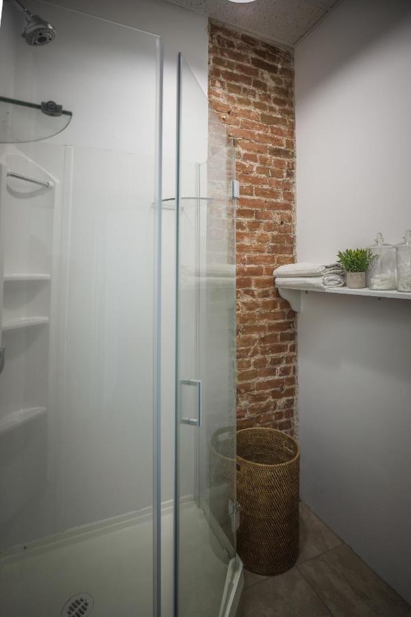 Hostal Le 402 *